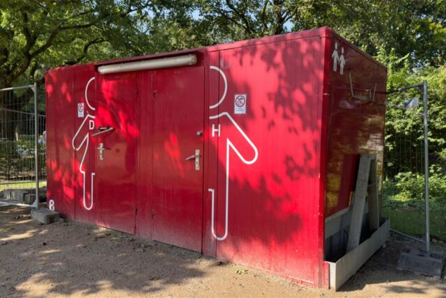 Der Toiletten-Container auf dem Super-Spielplatz bleibt nach dem Vandalismus-Vorfall Anfang November über den Winter geschlossen. Grund dafür: Frostgefahr.