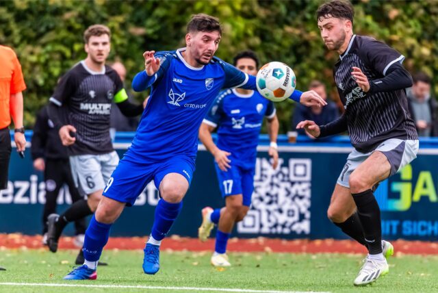 Der FC Brünninghausen (schwarze Trikots) ist neuer Spitzenreiter der Westfalenliga 2.