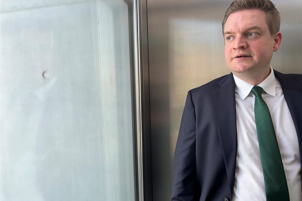 Michael Breilmann sitzt für Castrop-Rauxel, Recklinghausen und Waltrop im Bundestag. Dieses Foto von ihm wurde im Bundestag aufgenommen.