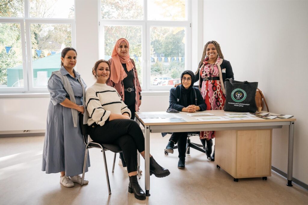 Der Verein „Engagement für Integration“ gibt am Begegnungszentrum Merklinde Grundschülerinnen und Grundschülern Nachhilfe und organisiert ein Sprachcafé für Frauen. Der Verein „Engagement für Integration“ gibt am Begegnungszentrum Merklinde Grundschülerinnen und Grundschülern Nachhilfe und organisiert ein Sprachcafé für Frauen.