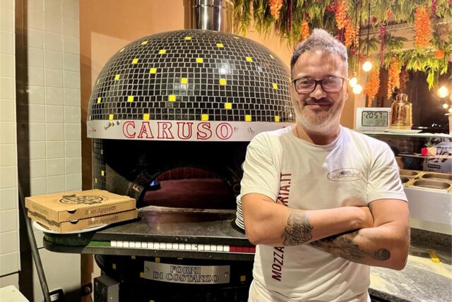 Antonio Caruso hat das Restaurant De Rosa an der Rheinischen Straße in Dortmund übernommen und in „Pizzeria Caruso – neapolitanisches Konsulat“ umgetauft.