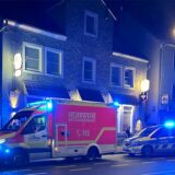 Einsatz auf der Bahnhofstraße in Castrop-Rauxel. Ein Mann ist in seinem Auto gestorben.