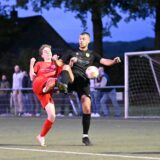 Ein FC 96 Recklinghausen Spieler im Zweikampf um den Ball in der Pokalpartie gegen Titania Erkenschwick.