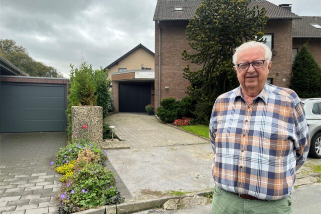 Mann aus Haltern vor seiner Einfahrt