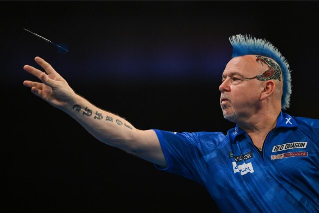 Peter Wright aus Schottland, der bei der Darts-EM 2024 in Dortmund seinen Titel verteidigen will.