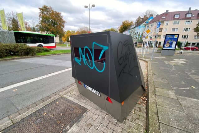 Der Panzerblitzer „Potts Blitz“ wurde von Unbekannten besprüht.