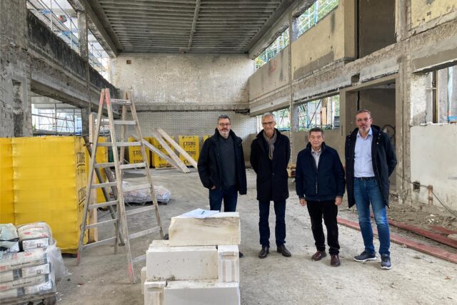 Sichtlich beeindruckt von den künftigen Möglichkeiten der neuen Halle des Skulpturenmuseums zeigen sich (v. l.) Architekt Klaus Gartmann, Architekt Franz-Jörg Feja, Bürgermeister Werner Arndt und Amtsleiter Claas Frein.