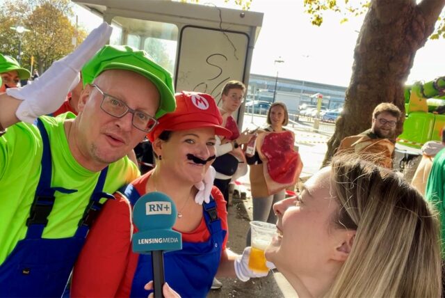 Reporterin Julia Segantini berichtet vom Einlass der Darts-EM in die Westfalenhalle Dortmund.