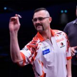 Damon Heta hatte einen weiten Abfahrtsweg zur Darts EM 2024 in der Dortmunder Westfalenhalle: Er kommt aus Australien.