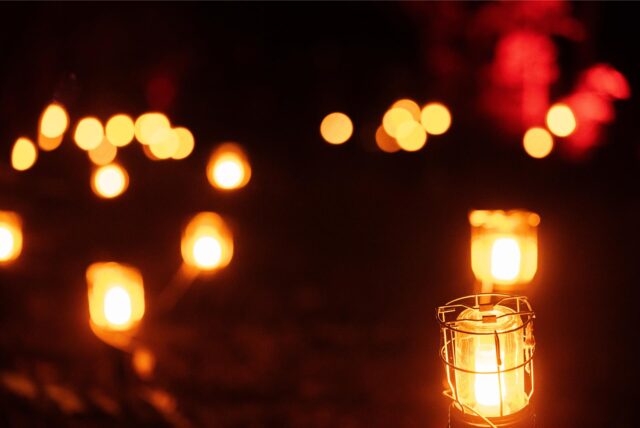 Eine Feuershow beim Lichtermarkt in Bergkamen