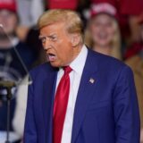 Der republikanische Präsidentschaftskandidat und ehemalige US-Präsident Donald Trump kommt zu einer Wahlkampfveranstaltung.