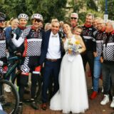 Andreas Steinkopt und Corinna Schlack nach der Hochzeit mit Radfreunden