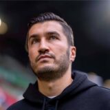Nuri Sahin schaut zur Seite.