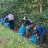 Menschen sammeln Müll in Dorsten