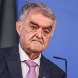Herbert Reul (CDU), Innenminister des Landes Nordrhein-Westfalen, bei der Kabinetts-PK zur Umsetzung des Maßnahmenpakets zu Sicherheit, Migration, Prävention. Am 10. September 2024 hatte die NRW-Landesregierung das umfangreichste Maßnahmenpaket im Bereich Sicherheit, Migration und Prävention in der Geschichte Nordrhein-Westfalens beschlossen. (Symbolbild)
