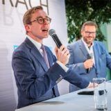 Der CDU-Bundespolitiker Philipp Amthor war am Montagabend (28. Oktober) Gast beim traditionellen Wirtschaftsgespräch der Dortmunder Volksbank und der Ruhr Nachrichten. Zahlreiche Vertreter aus Wirtschaft, Politik und Gesellschaft kamen dazu wieder in der Kundenhalle der Volksbank an der Betenstraße zusammen.