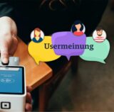 Eine Person zahlt in einem Café mit ihrer Karte auf einem Kartenlesegerät.