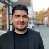 Can Kisla in der Recklinghäuser Innenstadt vor dem Büro der Stadtwerke Recklinghausen