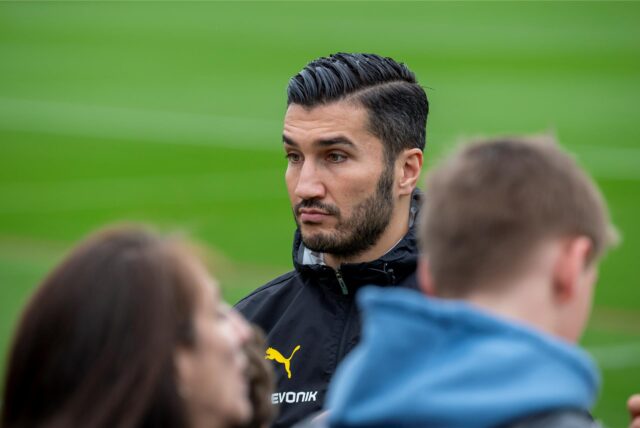 Nuri Sahin legt die Stirn in Falten.