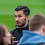 Nuri Sahin legt die Stirn in Falten.