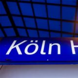 Am Kölner Hauptbahnhof ist eine Person von einem Zug überrollt und getötet worden. (Archivlbild)