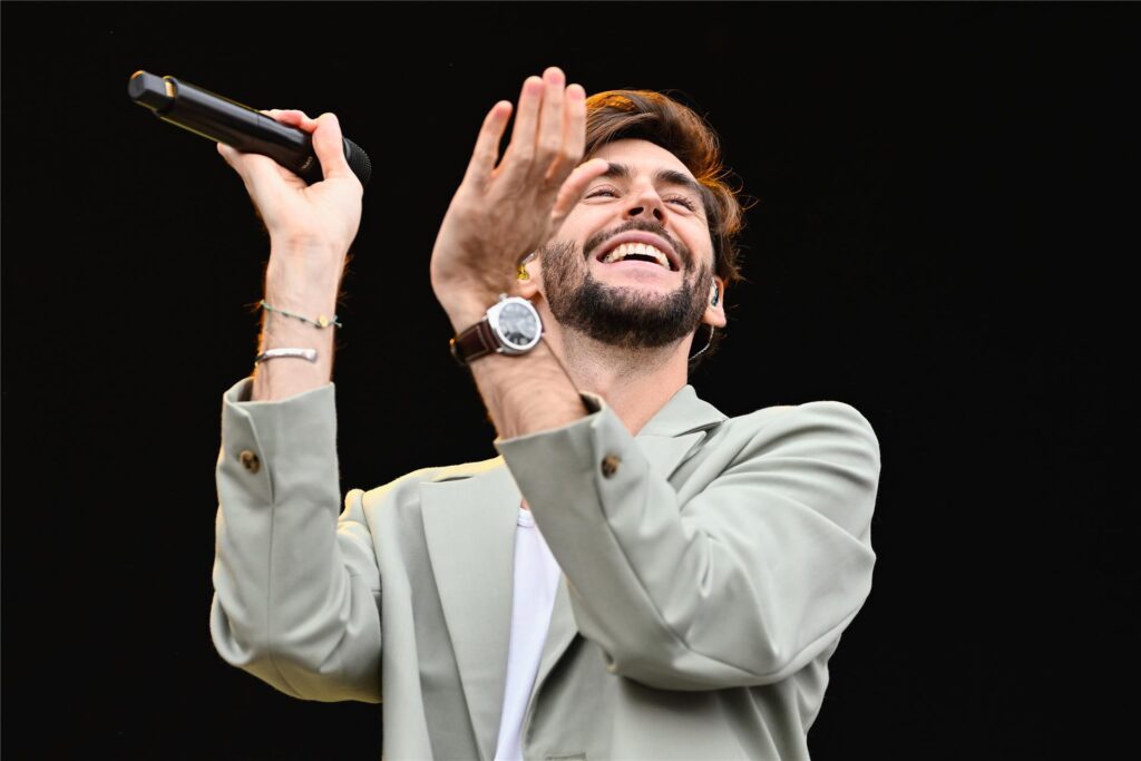 Der Musiker Alvaro Soler tritt beim Glücksgefühle-Festival auf dem Hockenheimring auf. Der Musiker Alvaro Soler tritt beim Glücksgefühle-Festival auf dem Hockenheimring auf.