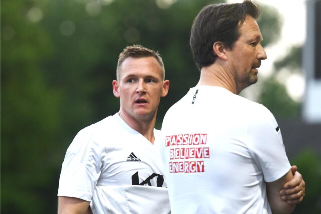 Daniel Koseler und Martin Schmidt tausche sich aus.