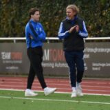 Olaf Senking feuert sein Team bei der 1:4-Niederlage gegen den Erler SV an der Seitenlinie an.
