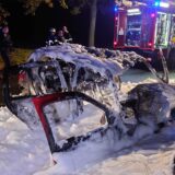 Ein ausgebranntes Auto.