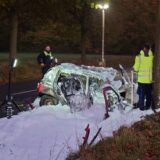Auto ausgebrannt nach Unfall auf der Wickeder Straße in Dortmund.