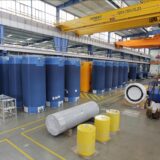 Ein Blick in eine Behälter-Fertigungsstätte des Unternehmens GNS (Gesellschaft für Nuklear-Service mbH). Hier werden unter anderem Castor-Behälter zusammengebaut, geprüft und abgenommen, die für die Lagerung und den Transport radioaktiven Materials zum Einsatz kommen.