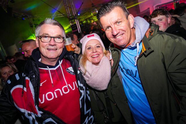 Besucher beim Terrassenglühen in Recklinghausen