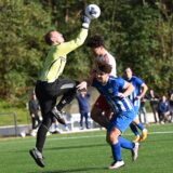 Hochlars Torwart Tobias Konert stand im Duell gegen den neuen Spitzenreiter Kültürspor Datteln nicht nur in dieser Szene im Mittelpunkt.