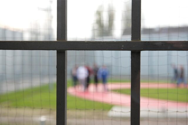 Hinter Gitter: Der 34-Jährige war schon im Offenen Vollzug, als er den Unfall hatte und dabei ohne gültige Fahrerlaubnis erwischt wurde.