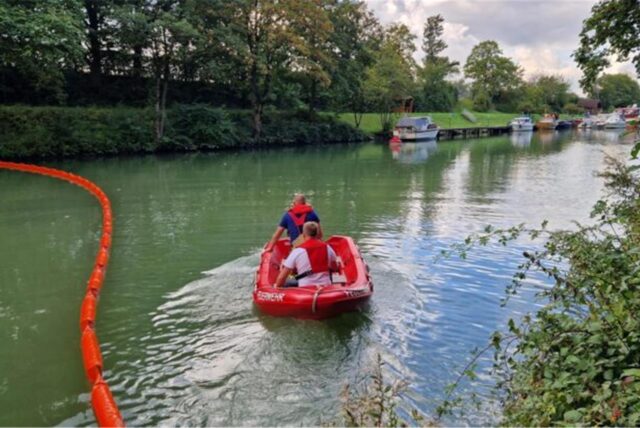 Schlauchboot auf dem Wasser