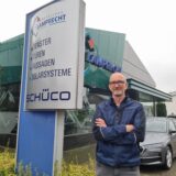 Christian Lamprecht vor dem Eingang seiner Metallbaufirma