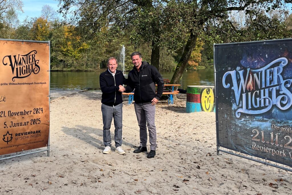 Bei der Pressekonferenz zum Winter-Festival „Winter Lights“ im Revierpark Wischlingen war von Problemen mit Händlern und teuren Genehmigungen noch keine Rede. Der Geschäftsführer von Winter Lights (l.) und Parkleiter Jens Röhmer (r.) stellten das Programm vor.