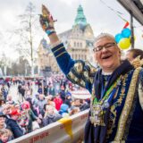 Hertens Stadtprinzessin Bianca I. (Lutsch) beim Rosenmontagsumzug 2023 in Recklinghausen.