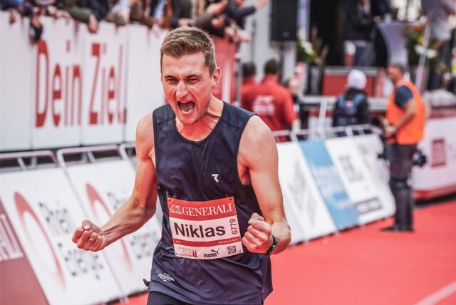 Niklas Keil beim Zieleinlauf beim Köln-Marathon im Oktober.
