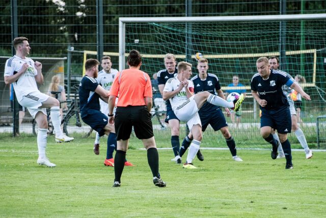 Alles im Blick: Schon in der letzten Saison war Carina Sokolowski aus Marl in der Bezirksliga der Männer aktiv, hier in Lippramsdorf.