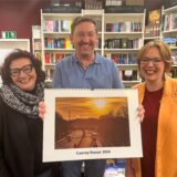 Martina Tielker von der Castroper Leselust, Fotograf Dr. Peter Hoffmann und Kerstin Fröhlich von Sterndruck Media brachten vergangenes Jahr erstmals einen Wandkalender auf den Markt. Nach dem Erfolg mit den 200 Exemplaren druckten sie für 2025 250 Exemplare.