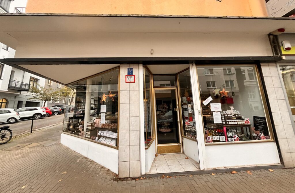 Das Geschäft liegt auf der Ecke Kaiserstraße/Moltkestraße. Das Geschäft liegt auf der Ecke Kaiserstraße/Moltkestraße.