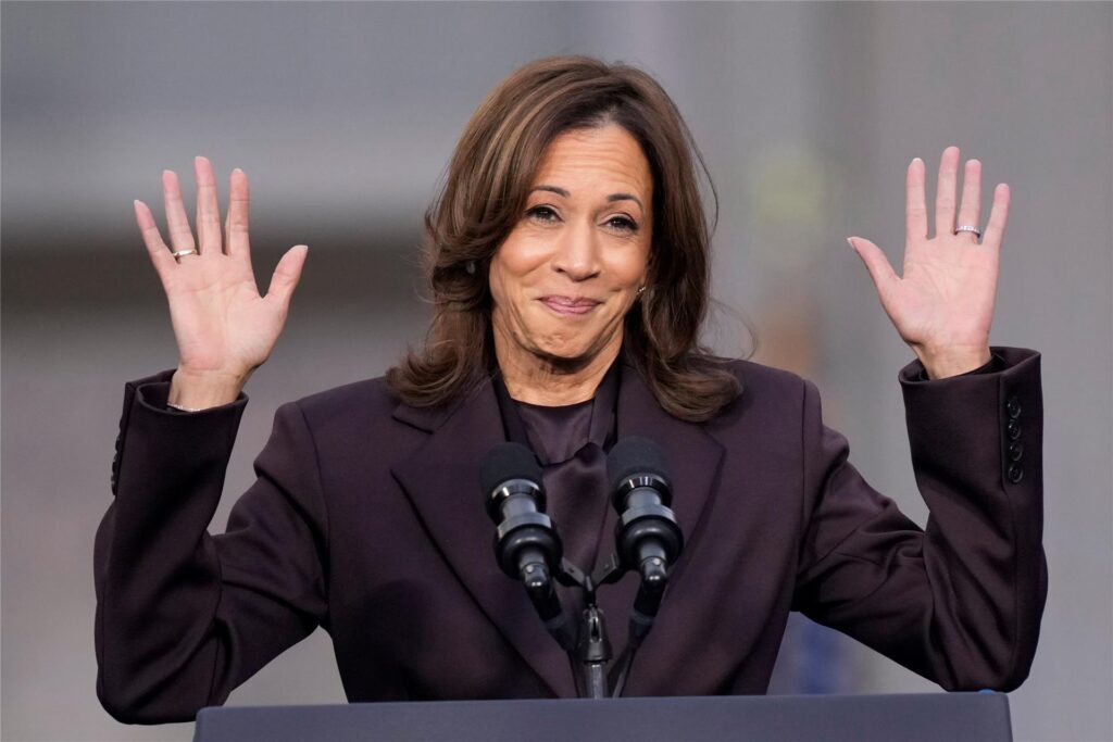 US-Vizepräsidentin Kamala Harris äußert sich auf dem Campus der Howard University in Washington zum Wahlausgang. 