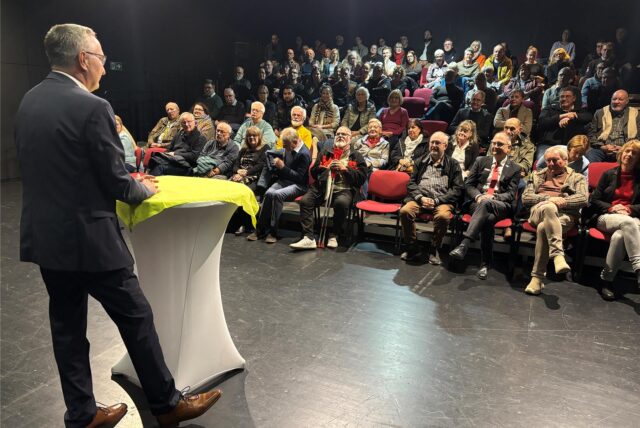 Rainer Kruck, Marktbereichs-Direktor der Sparkasse Castrop-Rauxel, schüttete 148.000 Euro an über 90 gemeinnützige Projekte und Vereine aus. Dazu sagte er ein paar Worte im WLT-Studio.