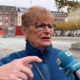 Eine Frau äußert sich auf dem Hansaplatz in Dortmund zum Ampel-Aus