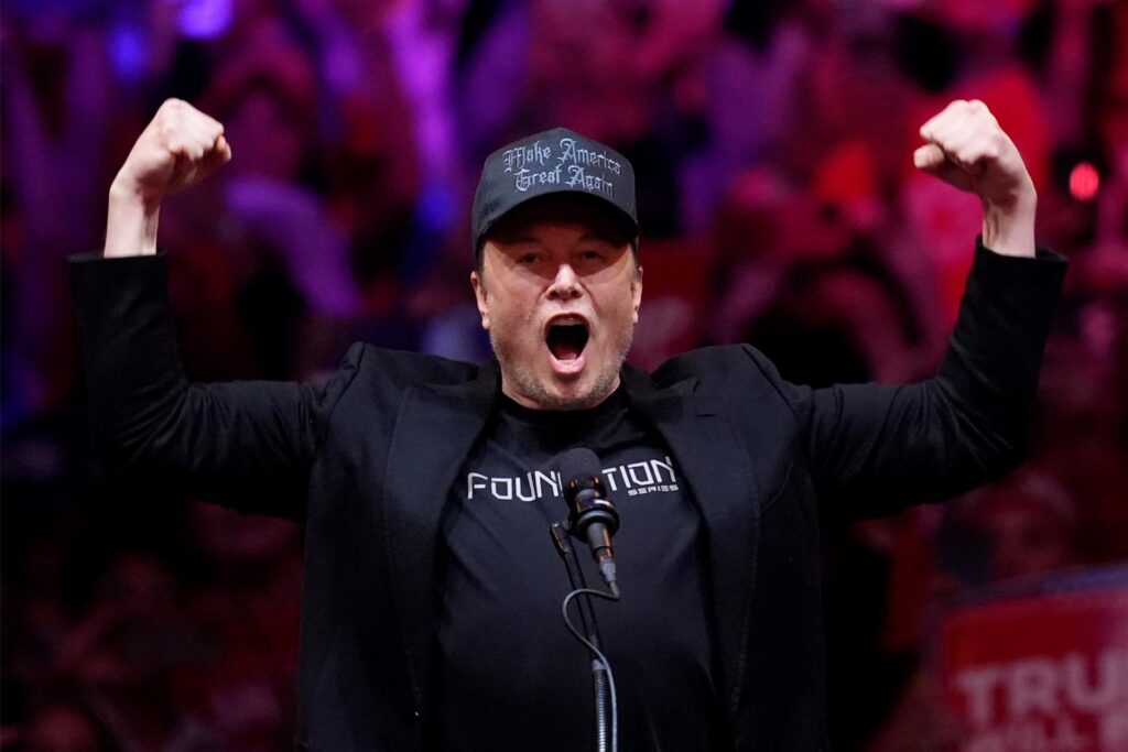 Elon Musk spricht vor dem republikanischen US-Präsidentschaftskandidaten und ehemaligen US-Präsidenten Trump bei einer Wahlkampfveranstaltung im Madison Square Garden in New York. Elon Musk spricht vor dem republikanischen US-Präsidentschaftskandidaten und ehemaligen US-Präsidenten Trump bei einer Wahlkampfveranstaltung im Madison Square Garden in New York.