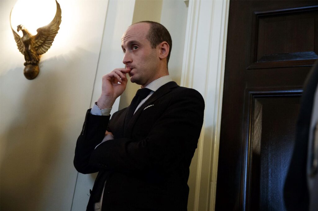 Stephen Miller, Topberater des US-Präsidenten Trump, nimmt im Weißen Haus an einer Sitzung von Trump und einigen Abgeordneten teil. Stephen Miller, Topberater des US-Präsidenten Trump, nimmt im Weißen Haus an einer Sitzung von Trump und einigen Abgeordneten teil.