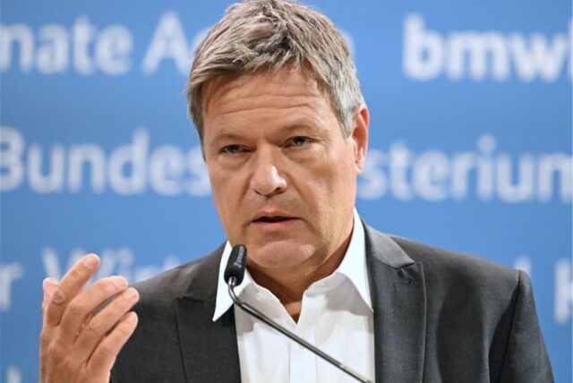 Bundeswirtschaftsminister Robert Habeck (Bündnis 90/Die Grünen) spricht während eines Statements nach dem Bruch der Ampel-Koalition.