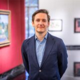 Lukas Minssen in den Ausstellungsräumen der Galerie Utermann in der Dortmunder City