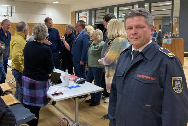 Feuerwehrchef Rainald Pöter in der Ratssitzung